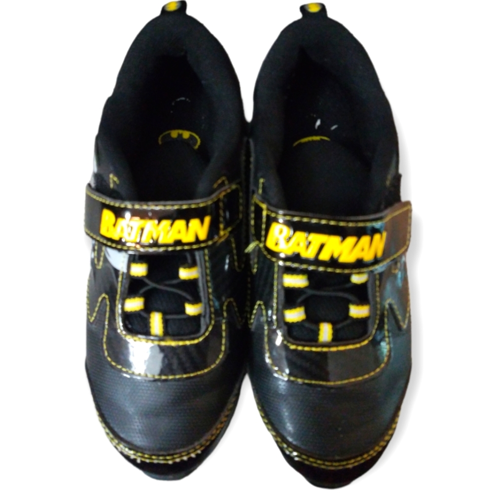 Boys DC Batman light-up sneakers!